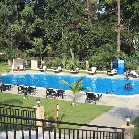 Best Western Premier Garden Hotel Ентебе Екстериор снимка