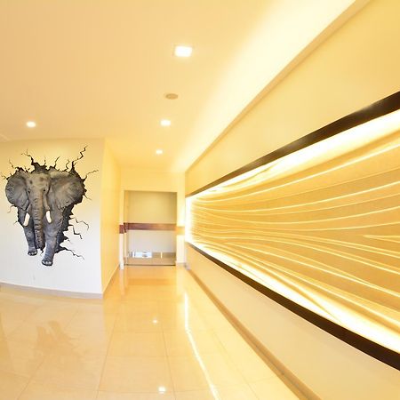 Best Western Premier Garden Hotel Ентебе Екстериор снимка