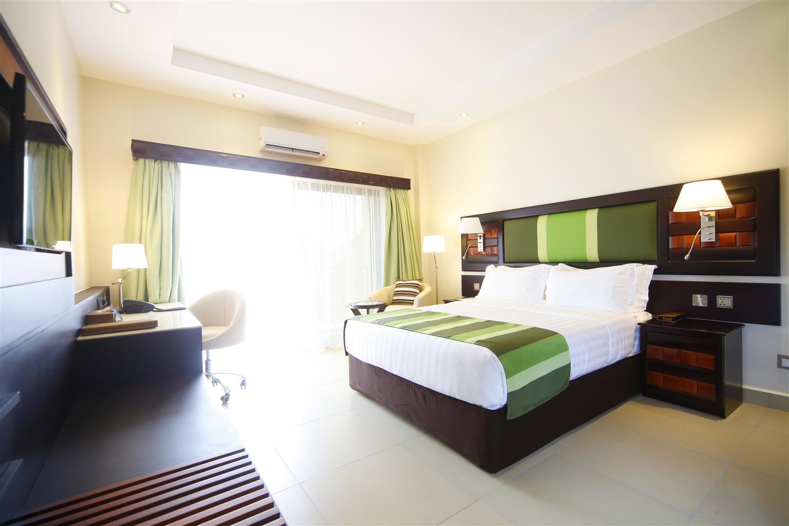 Best Western Premier Garden Hotel Ентебе Екстериор снимка