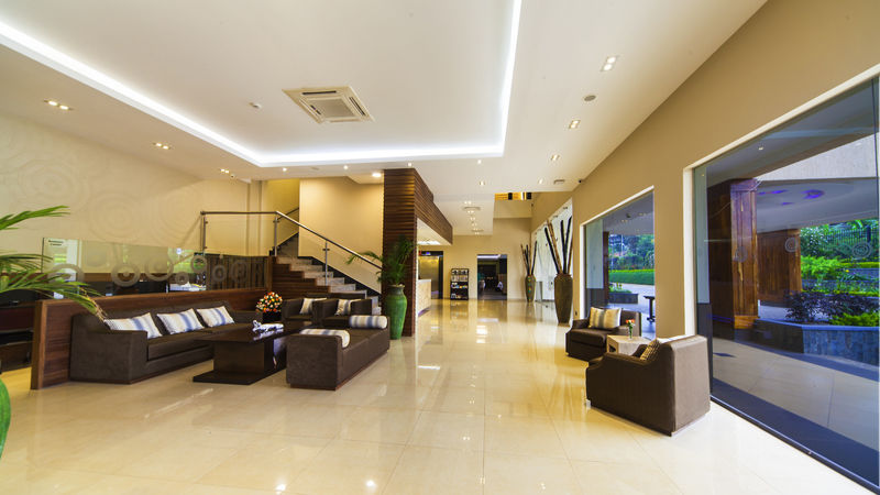 Best Western Premier Garden Hotel Ентебе Екстериор снимка