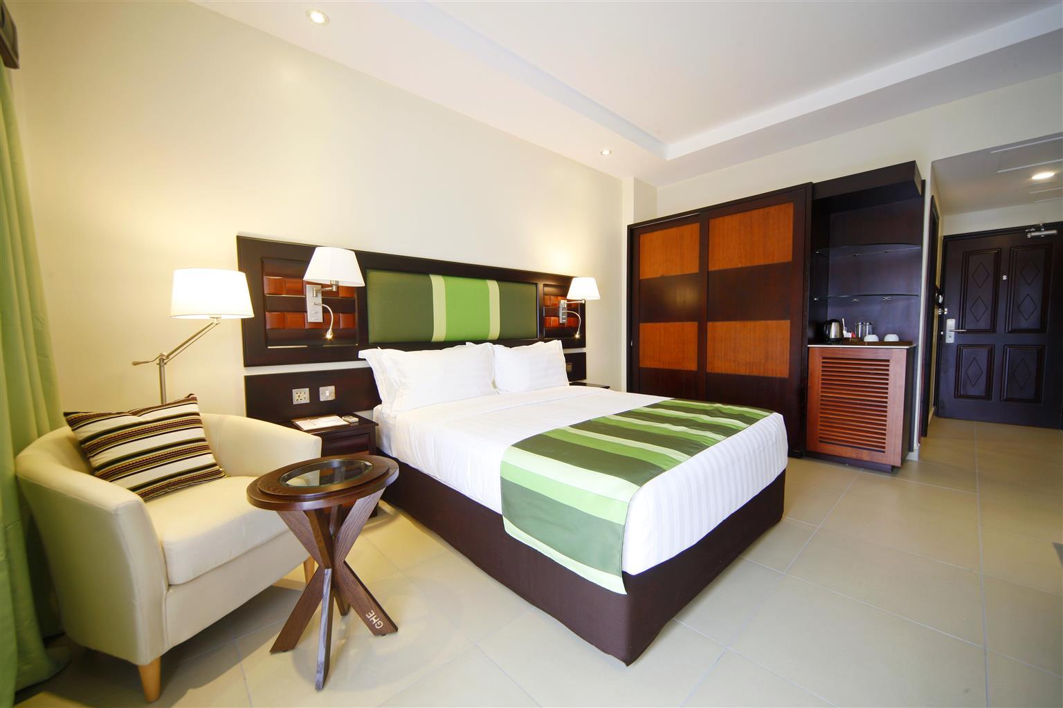 Best Western Premier Garden Hotel Ентебе Екстериор снимка