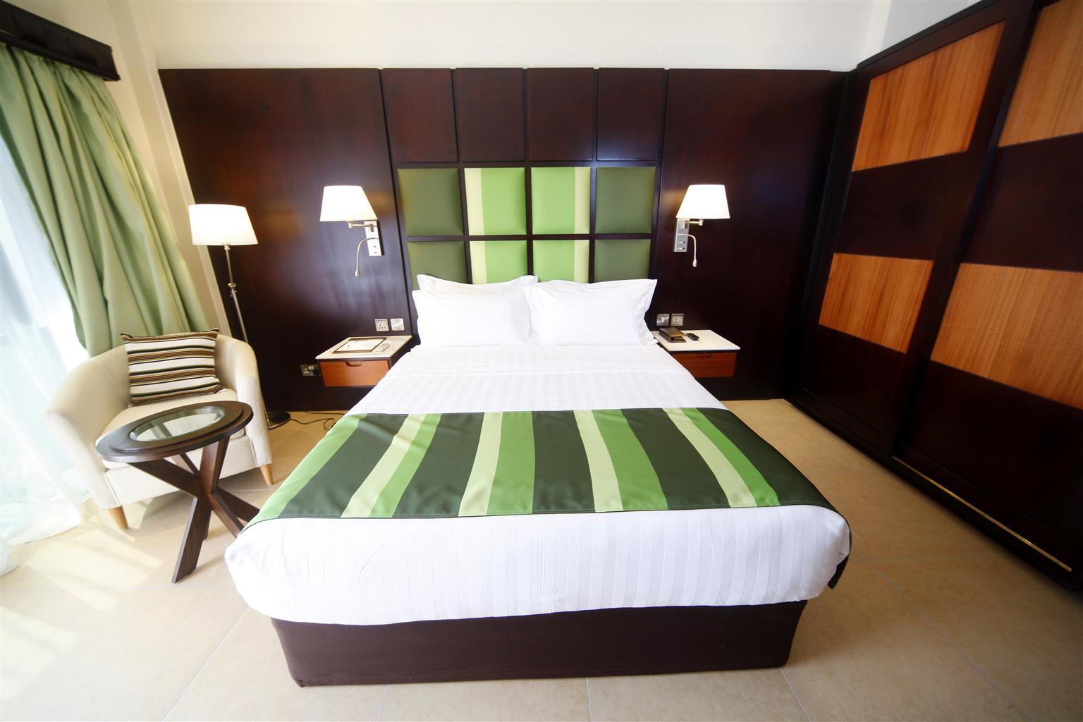 Best Western Premier Garden Hotel Ентебе Екстериор снимка