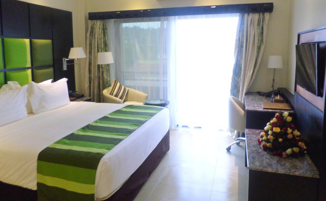 Best Western Premier Garden Hotel Ентебе Екстериор снимка