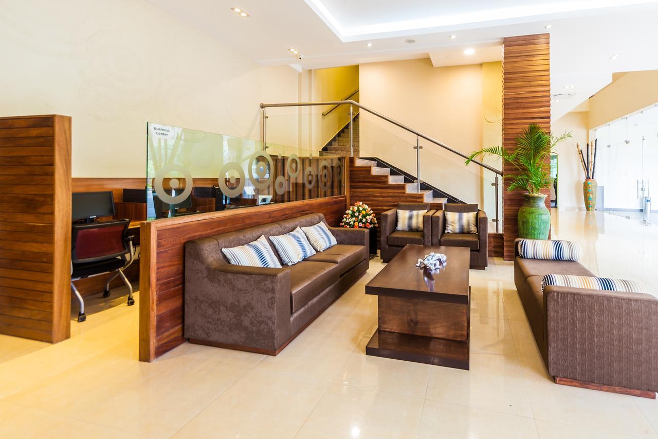Best Western Premier Garden Hotel Ентебе Екстериор снимка