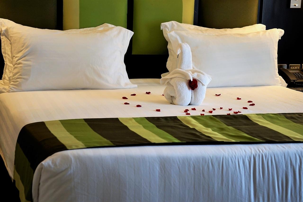 Best Western Premier Garden Hotel Ентебе Екстериор снимка
