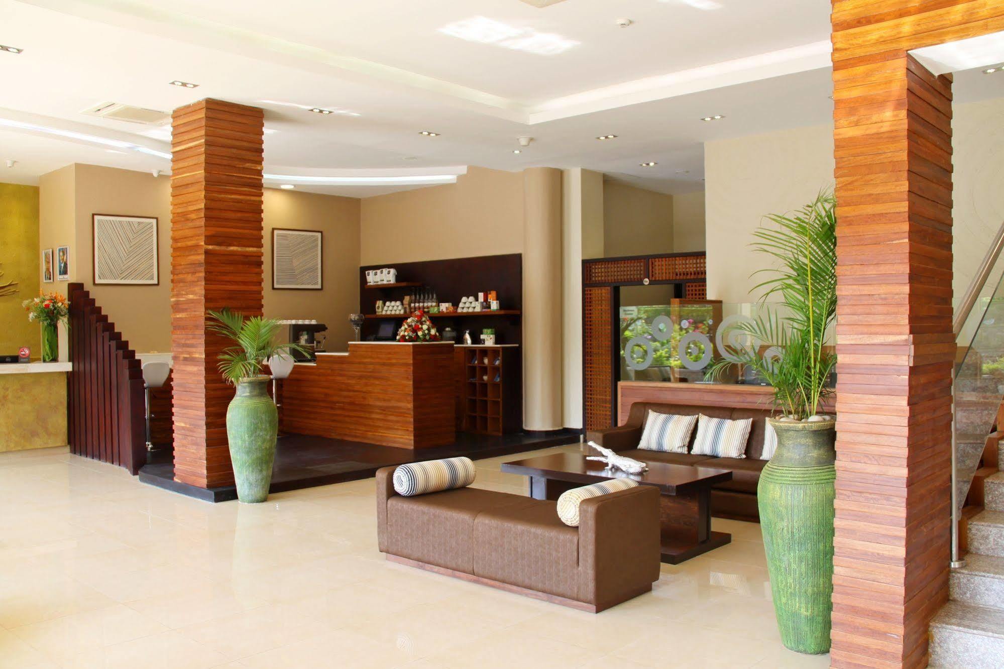 Best Western Premier Garden Hotel Ентебе Екстериор снимка