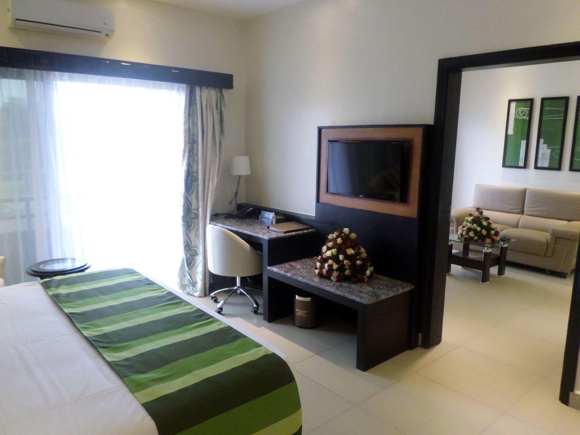 Best Western Premier Garden Hotel Ентебе Екстериор снимка
