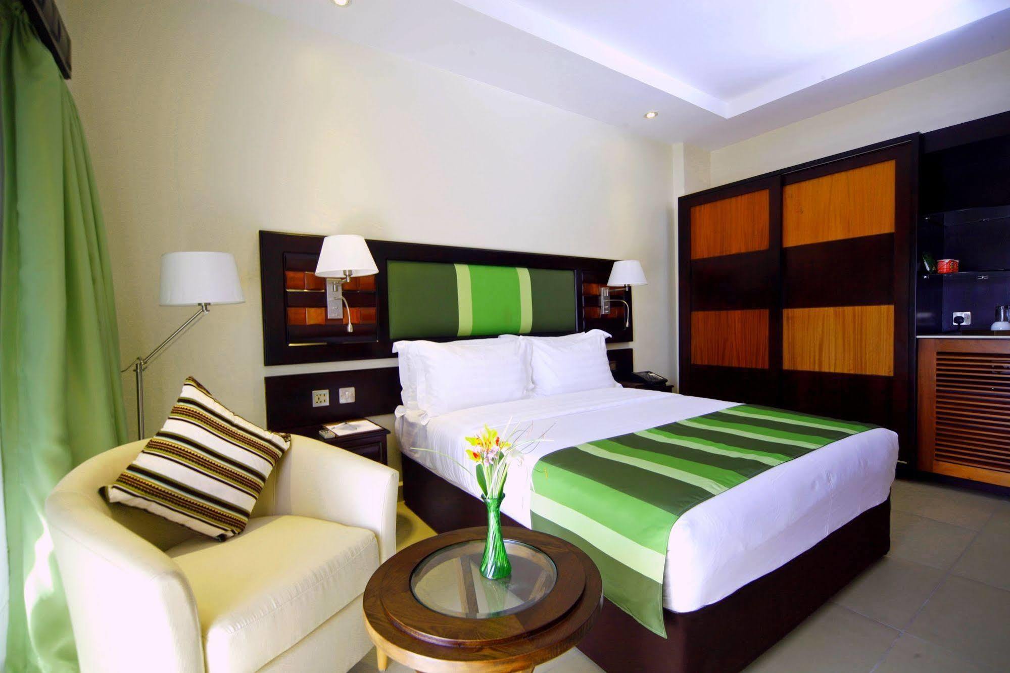 Best Western Premier Garden Hotel Ентебе Екстериор снимка