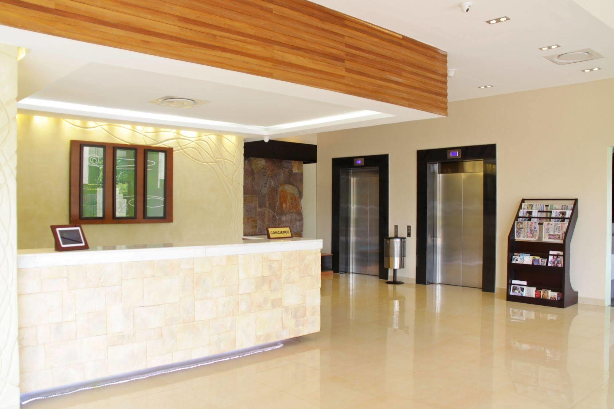 Best Western Premier Garden Hotel Ентебе Екстериор снимка