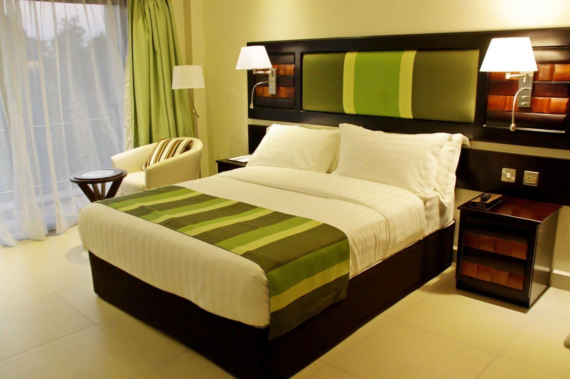 Best Western Premier Garden Hotel Ентебе Екстериор снимка