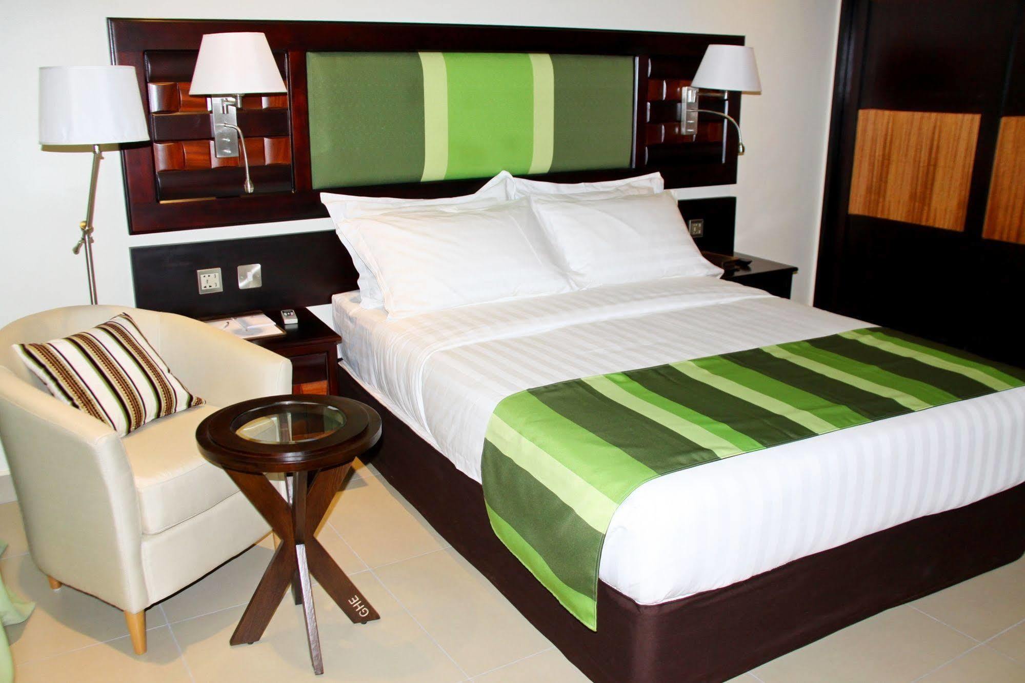 Best Western Premier Garden Hotel Ентебе Екстериор снимка