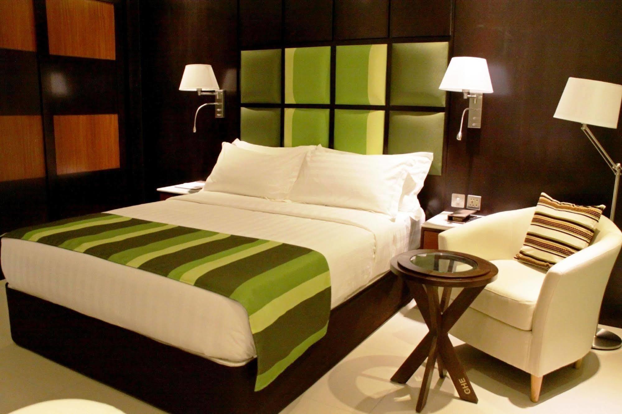 Best Western Premier Garden Hotel Ентебе Екстериор снимка